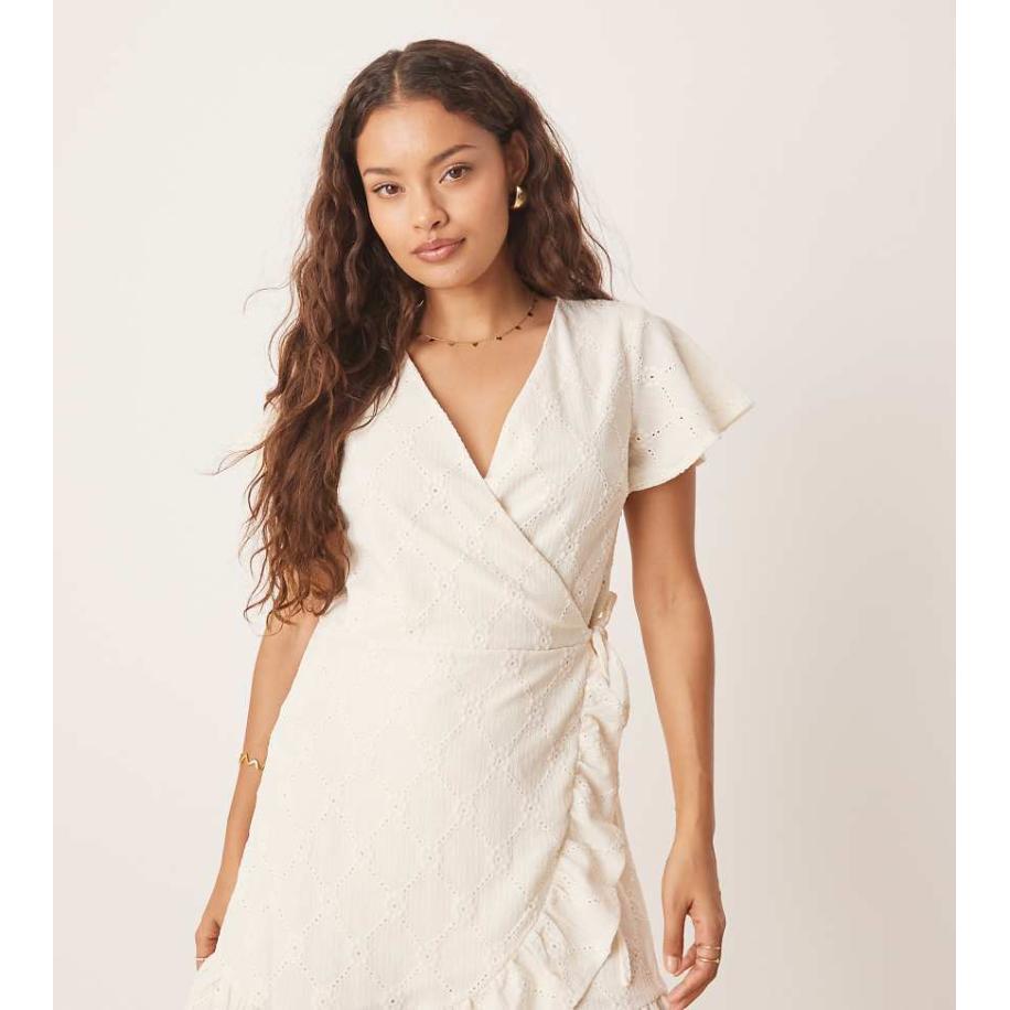 VILA Petite Jersey mini-wikkeljurk met broderie in crème-Wit Wit