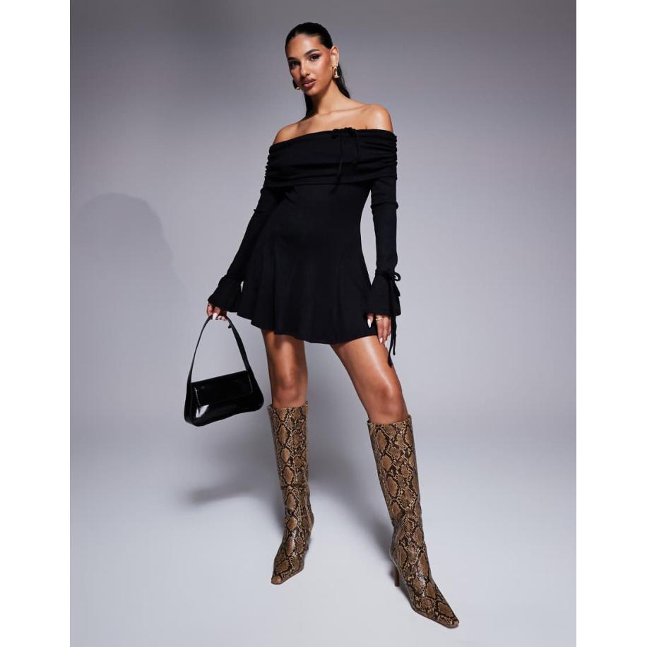 Murci Exclusives Gebreide mini bardot-jurk met omslag en zwierige rok in zwart Zwart