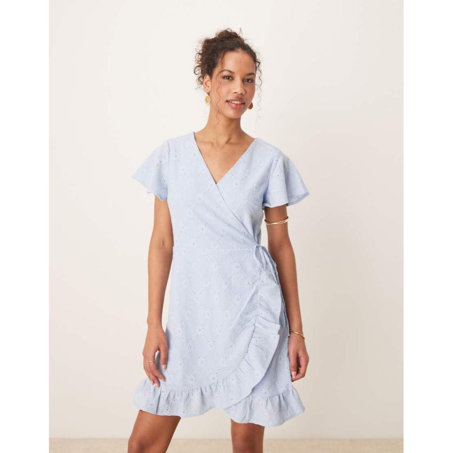 VILA Jersey mini-wikkeljurk met broderie in blauw Blauw