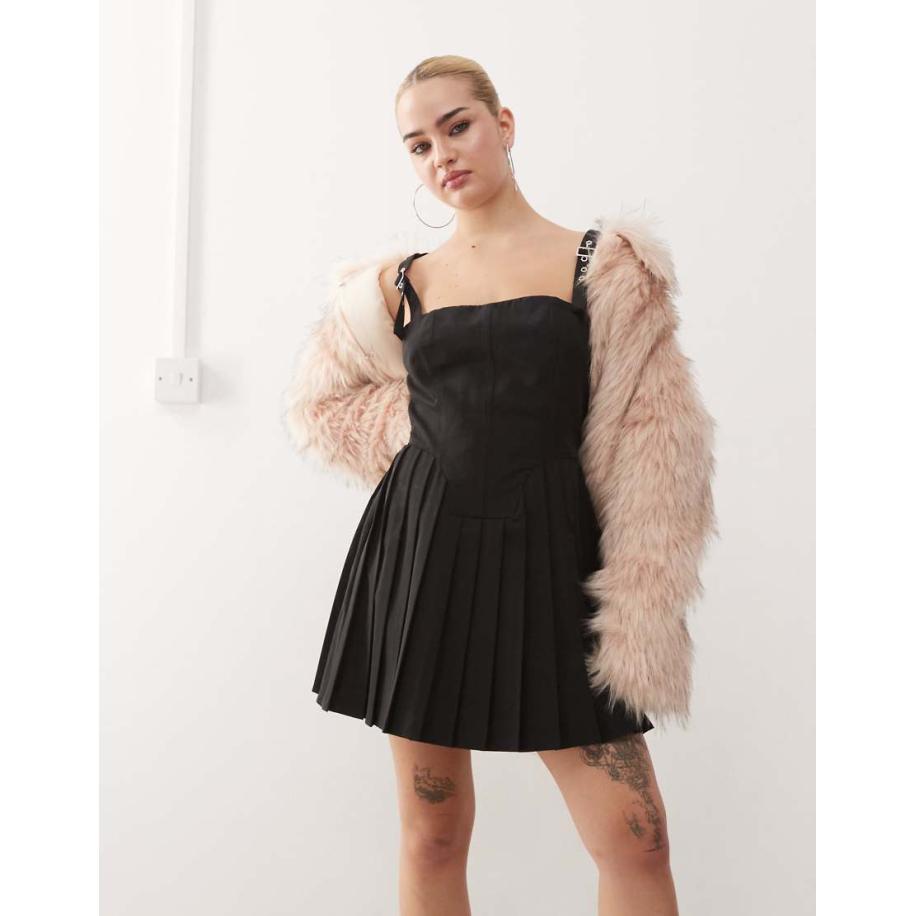 COLLUSION Mini overgooierjurk met gesp in zwart Zwart