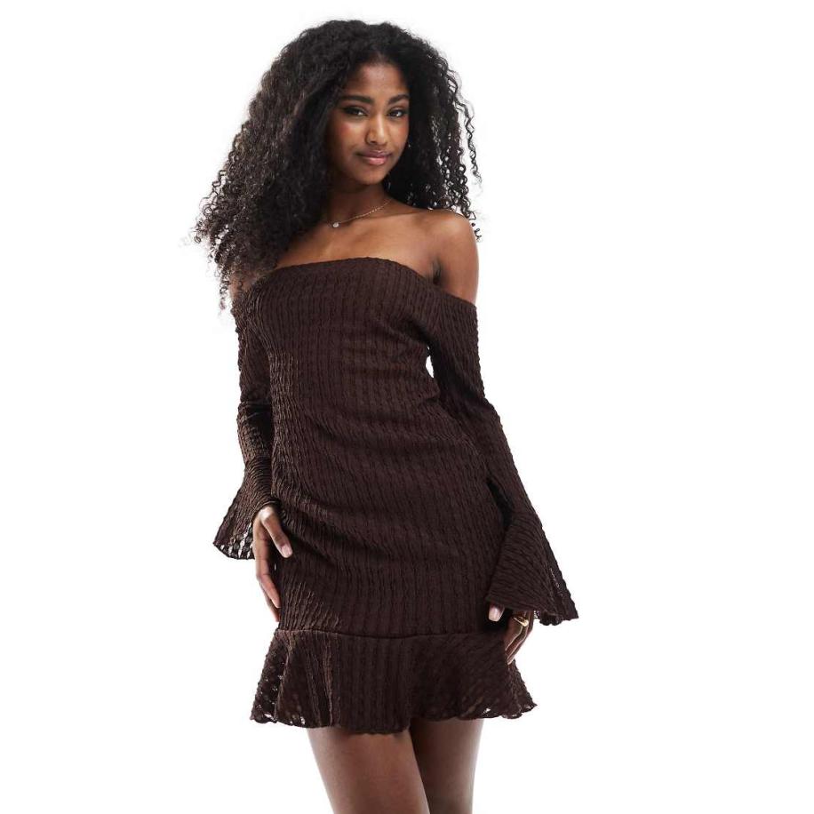 Miss Selfridge Mini-jurk met ruches en bardothals in chocoladebruin Bruin