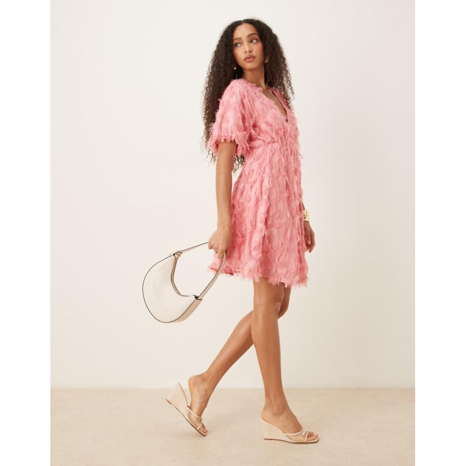 YAS Mini jurk met structuur en V-hals in bubblegumroze Roze