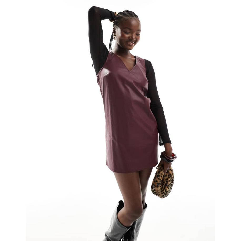 New Look Mini overgooierjurk van PU in bordeauxrood Rood