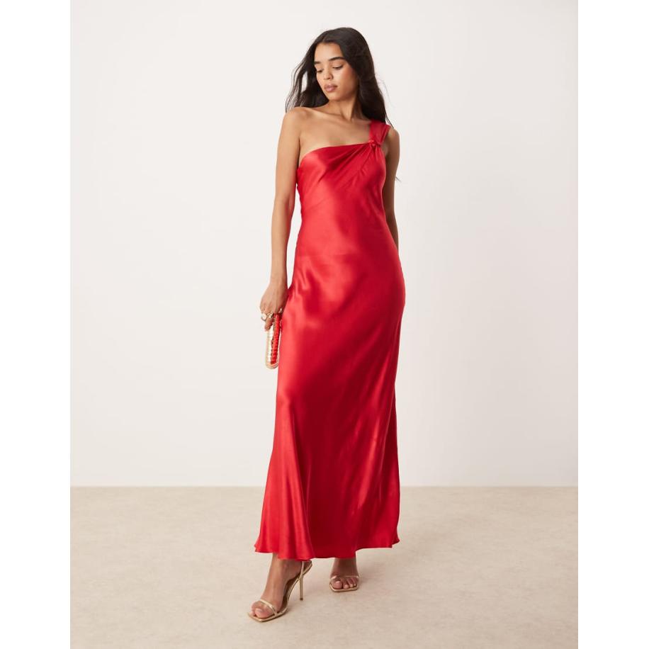 Forever New Midaxi jurk van satijn met blote schouders in rood Rood