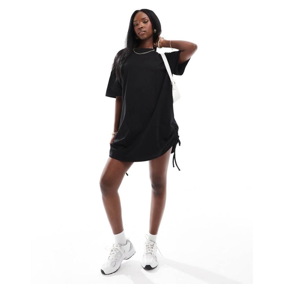 In The Style Oversized mini T-shirtjurk met gerimpelde zijkant in zwart Zwart