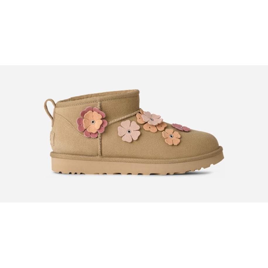 UGG® Classic Ultra Mini Fleur in Brown, Maat 36, Wol/Polyester Bruin