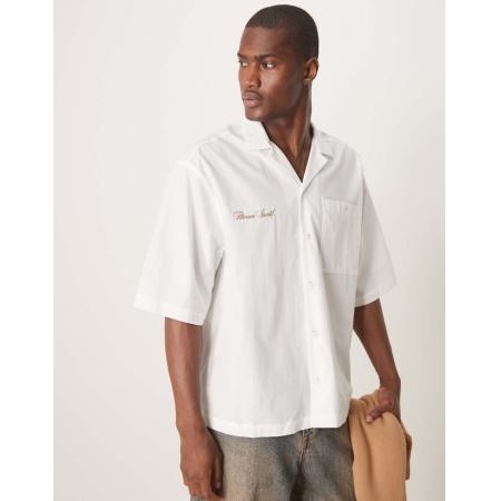 ASOS DESIGN - Oversized overhemd met rechte pasvorm en geborduurd logo in wit