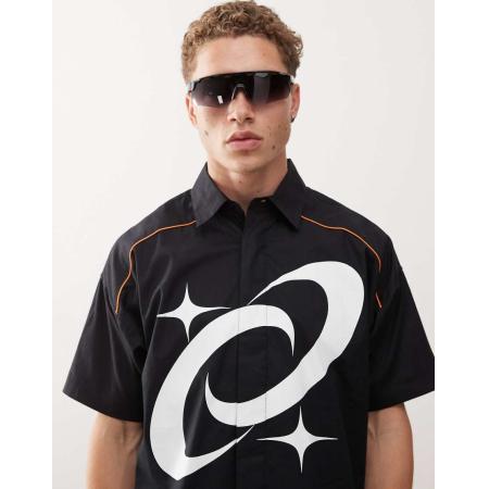 COLLUSION - Recht skatershirt met grafische print aan de voorkant in zwart-Wit