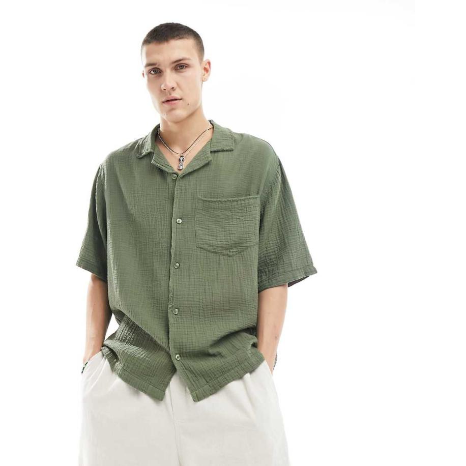 COLLUSION - Oversized overhemd met korte mouwen, reverskraag, textuur en onafgewerkte naden in kaki-Groen Groen