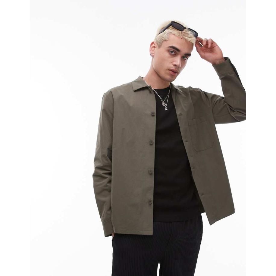 ARKET - Overshirt van dik katoen met knopen aan de voorkant in kaki met wassing-Groen Groen