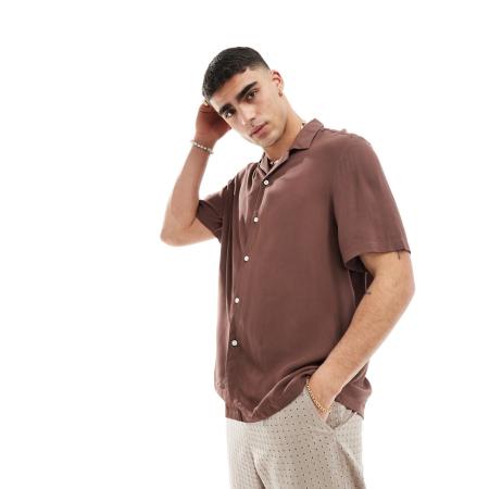 ASOS DESIGN - Ruimvallend overhemd van viscose met reverskraag in bruin