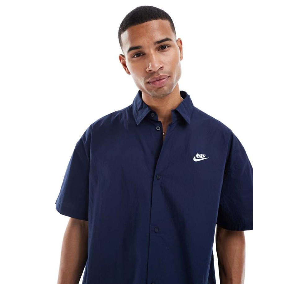 Nike Club - Geweven overhemd in donker marineblauw Blauw