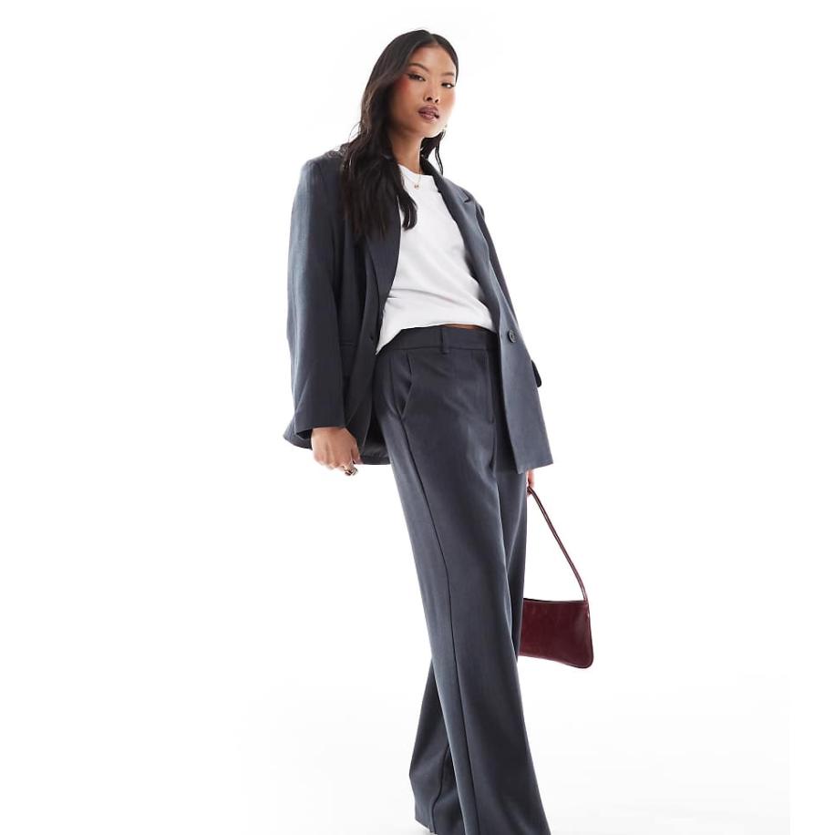 Vero Moda Petite Elegante broek met wijde pijpen en visgraatmotief in gemêleerd donkergrijs, deel van co-ord set