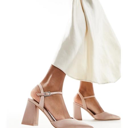 Be Mine Bruidskleding Frankie Hakken met versieringen en beigeroze satijn