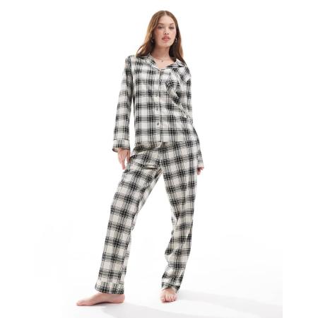 Loungeable Geruite pyjamaset van microfleece met knopen en lange mouwen in crème/ zwart-Veelkleurig