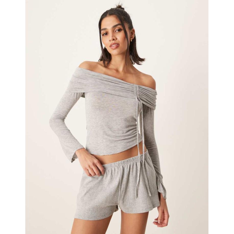 Gina Tricot Top met blote schouders, ruches en wijde mouwen in lichtgrijs Grijs