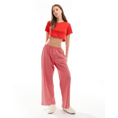 Wednesday's Girl Pyjamaset van gestreepte broek met ajourgebreid T-shirt in rood