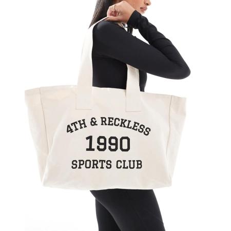 4th & Reckless Tote tas met 'Sports Club'-print en logo in crème-Veelkleurig