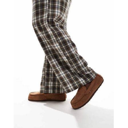 Tommy Hilfiger - Suède pantoffels met mocasinnaad in bruin-Brown