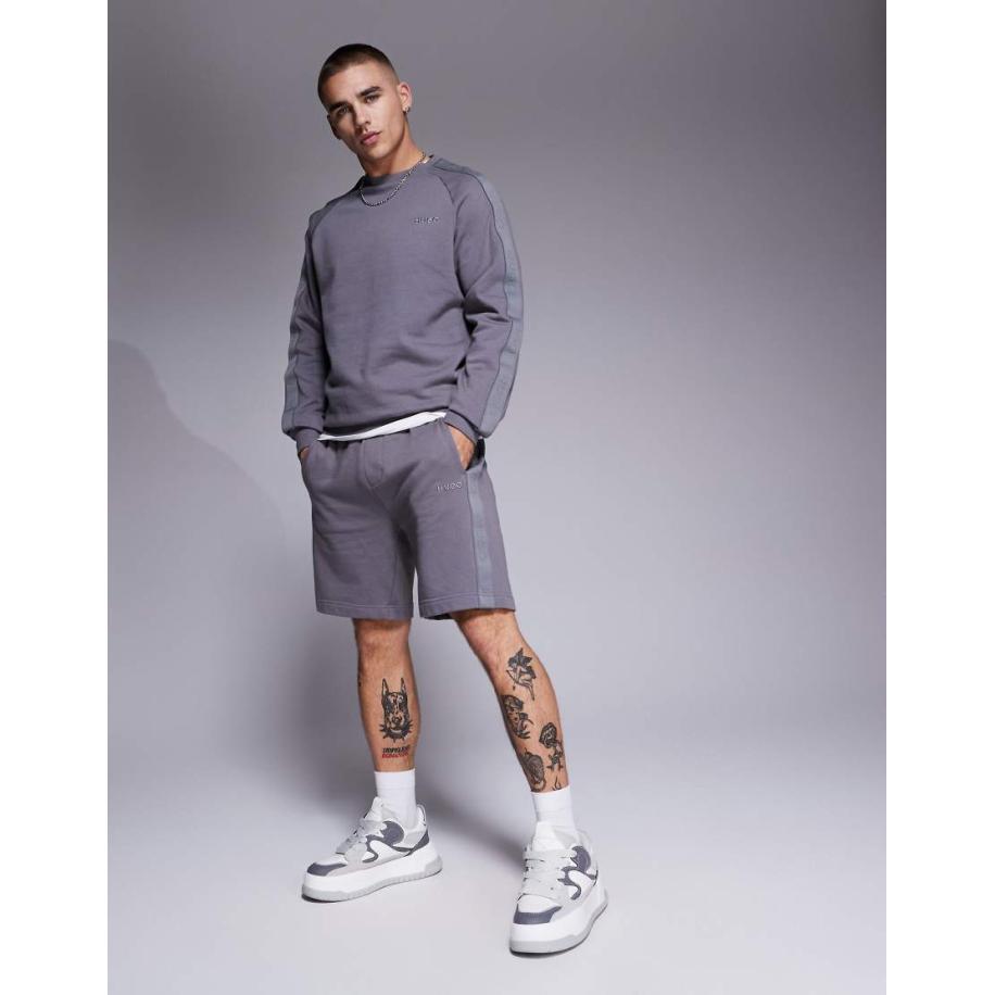 HUGO - Bodywear - Shorts van sweatstof in grijs met logo in dezelfde tint Grijs