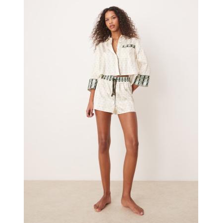Free People Pillow Talk Pyjamaset van satijn in ivoorwit en blauw met print