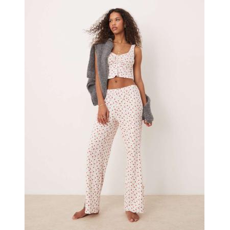 Free People Pyjamaset met chintz-achtige bloemenprints in rood en wit-Veelkleurig