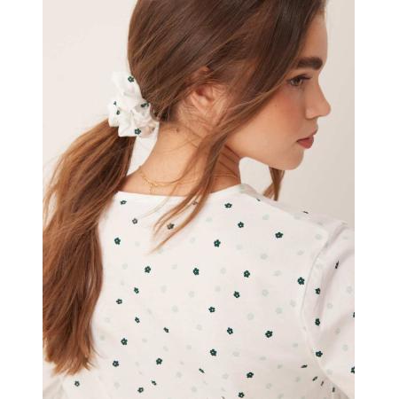 ASOS DESIGN Mix en match Henley-pyjamatop met lange mouwen en fijne print met bijpassende scrunchie in groen-Wit