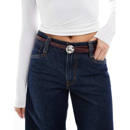 ASOS DESIGN Leren heup- en tailleriem in zwart met gehamerde ronde gesp in bordeauxrood