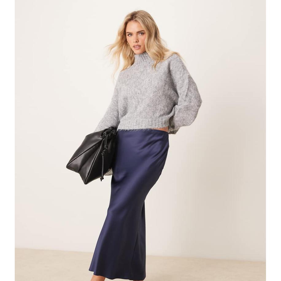 New Look Petite Satijnen midi rok in marineblauw Blauw