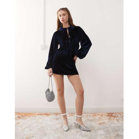 Reclaimed Vintage Feestelijke minirok van fluweel in marineblauw, deel van co-ord set