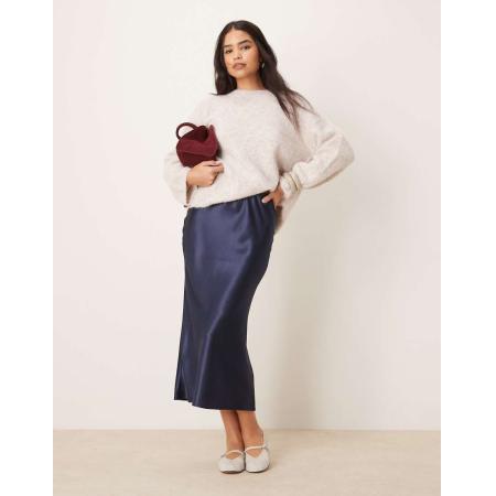 New Look Schuingesneden satijnen midi-rok in marineblauw