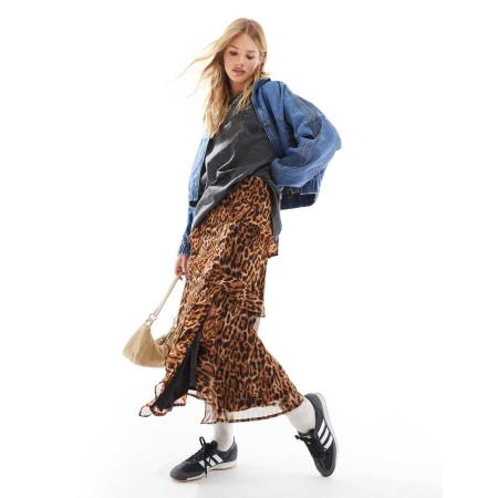 Wednesday's Girl Luchtige midirok met luipaardprint in bruin