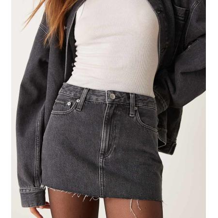 Calvin Klein Jeans Denim mini rok met onafgewerkte zoom in grijs met wassing, exclusief bij ASOS