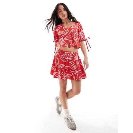 Wednesday's Girl Mini rok met bloemenprint in rood, deel van co-ord set