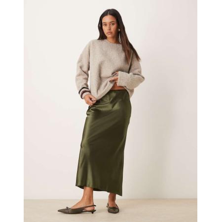 New Look Schuingesneden satijnen midi rok in kaki-Groen