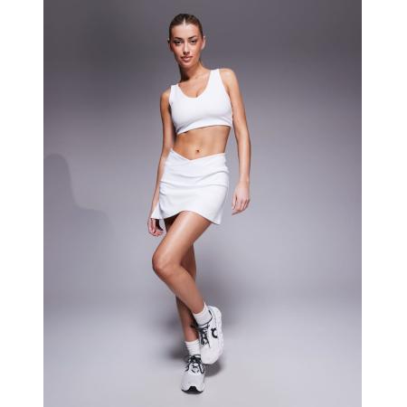 4505 Tennisrokje met overslag aan de taille, short onder en telefoonzakje in wit