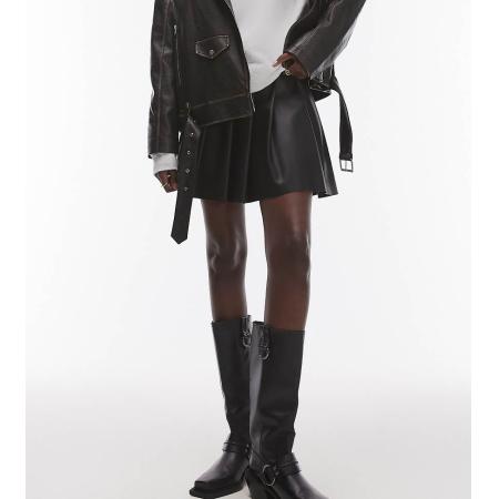 Topshop Tall Effen mini plooirok van imitatieleer in zwart