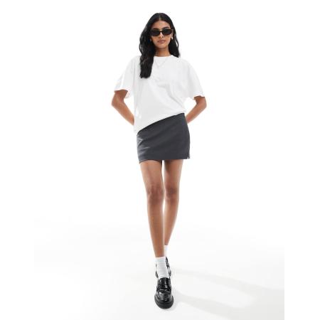 Monki Mini-rok met lage taille en verborgen zak in grijs