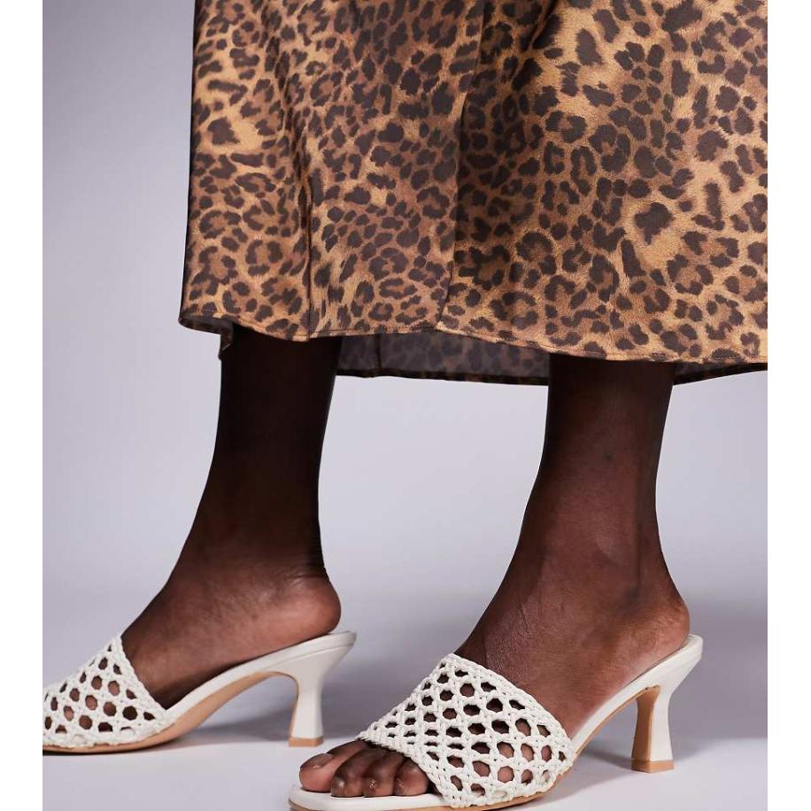 Public Desire Wide Fit Maribelle Geweven muiltjes-sandalen met kittenhak in crème-Wit Wit