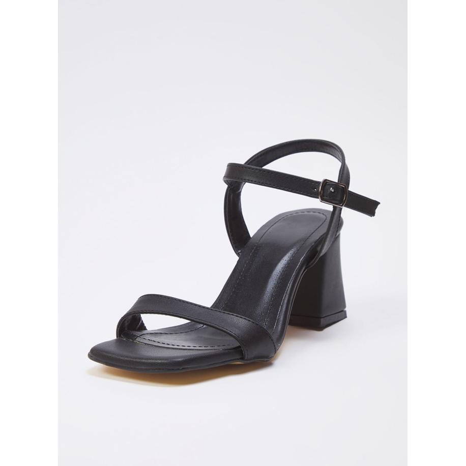 Trendyol Trendyol Sandalen met riem zwart -