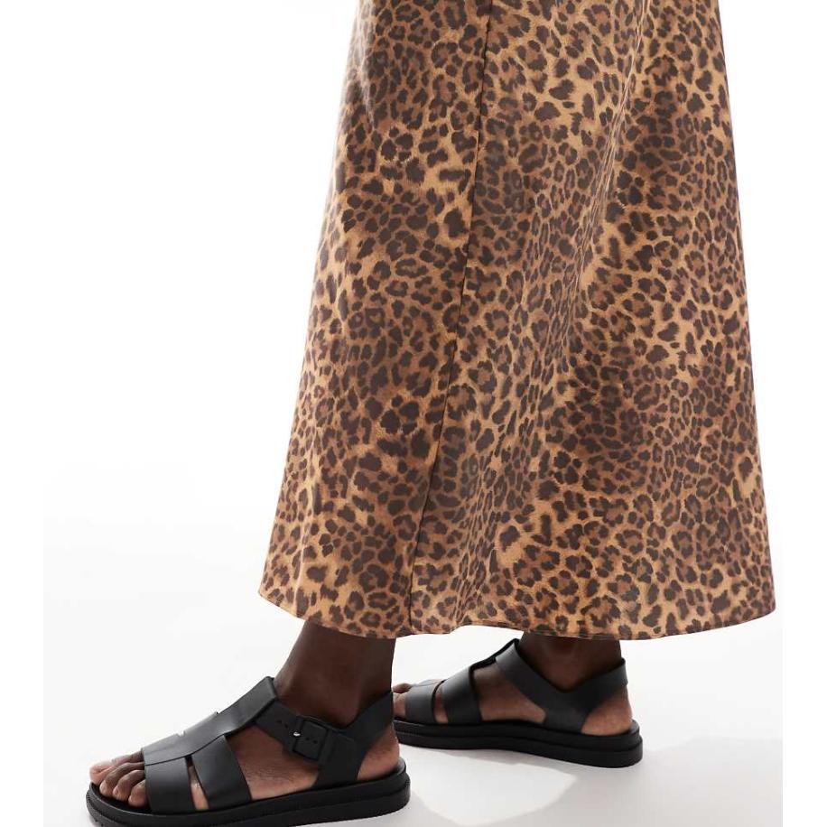 London Rebel Hattie Ruimvallende sandalen met bandjes in zwart Zwart