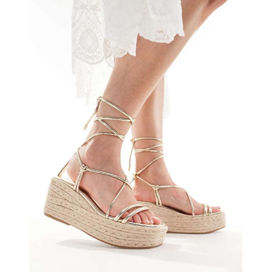 Stradivarius Espadrilles met sleehak en plateauzool in goud Goud