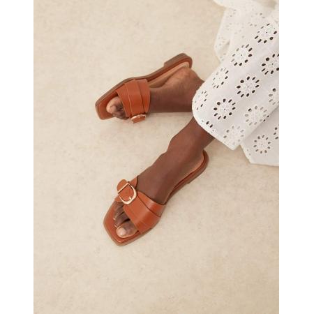 RAID Nikola Platte sandalen met gesp in lichtbruin