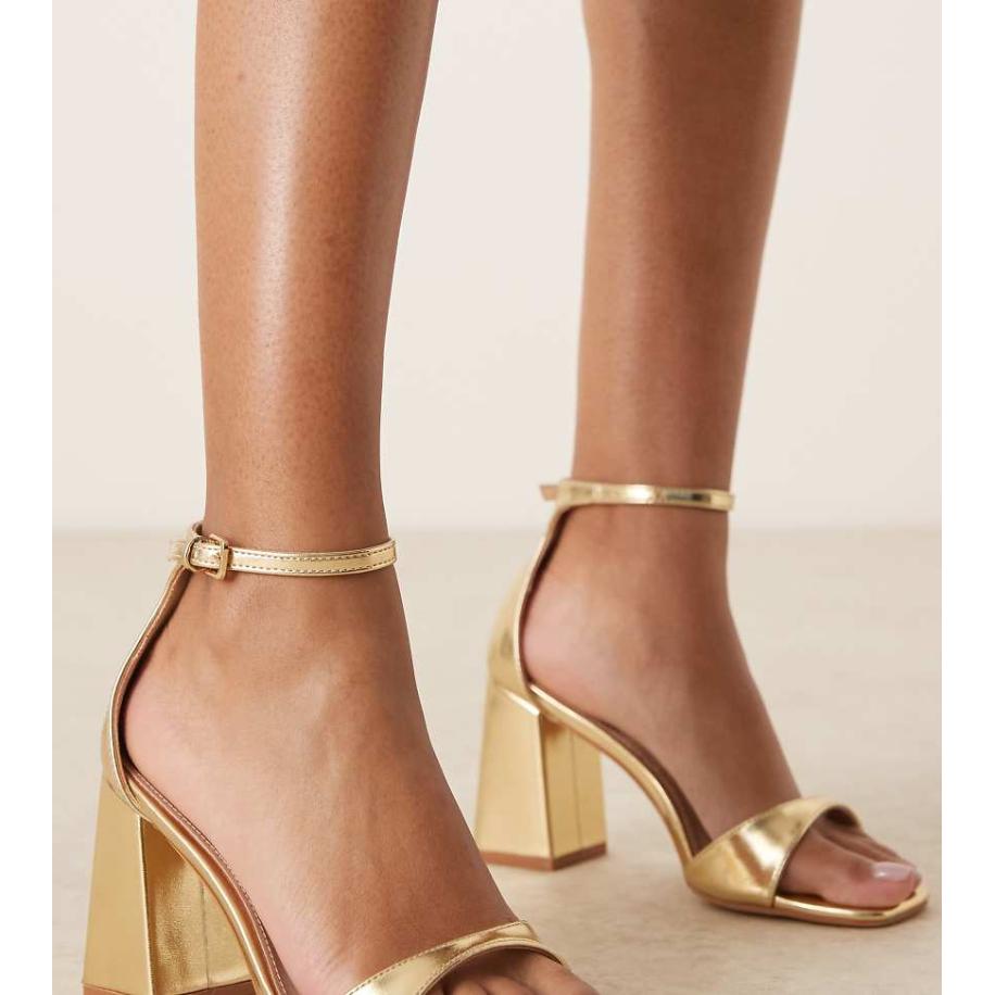 RAID Wide Fit Niya Sandalen met halfhoge blokhak in goud Goud