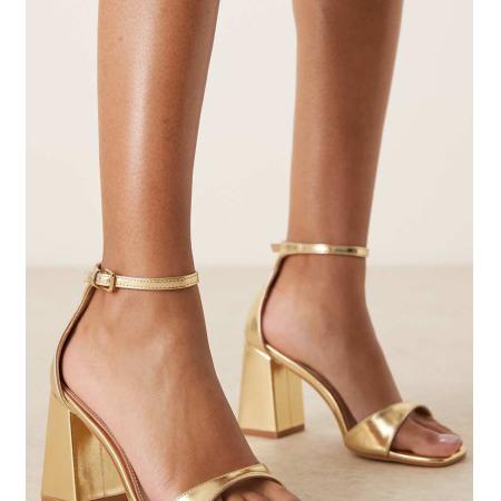 RAID Wide Fit Niya Sandalen met halfhoge blokhak in goud