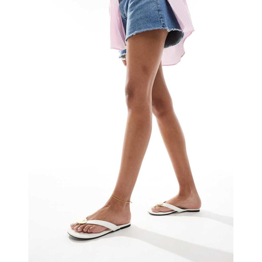 4th & Reckless Teenslippers van imitatieleer met gouden schelpversiering in crème-Wit Wit