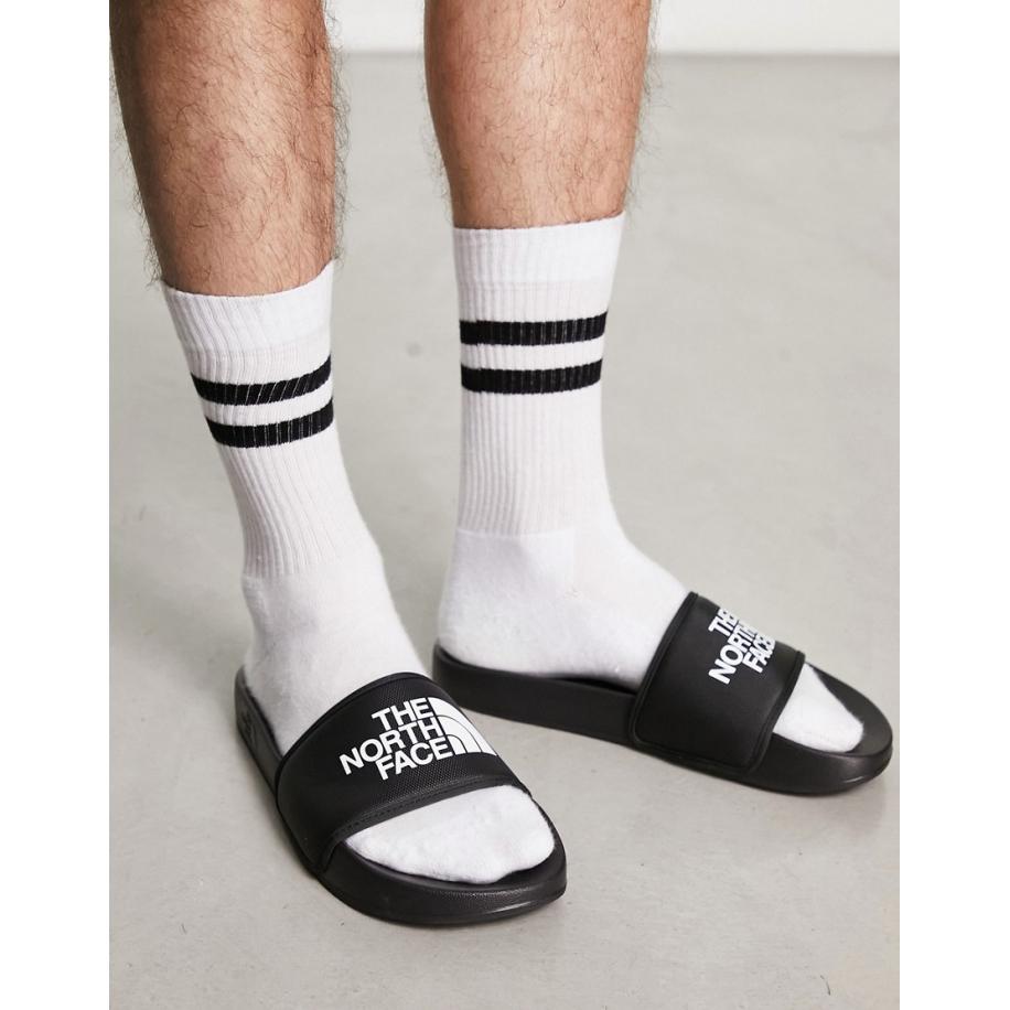 The North Face - Base Camp III - Slippers in zwart Zwart