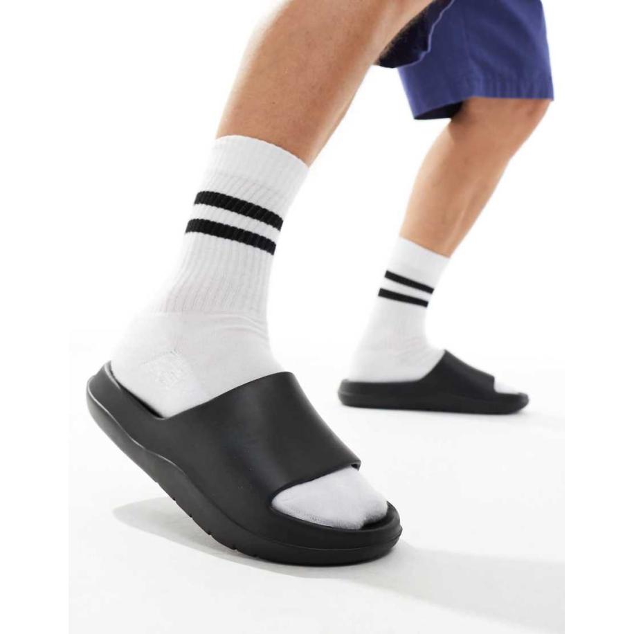 ASOS DESIGN - Slippers met dikke zool in zwart Zwart