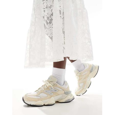 New Balance 9060 Sneakers in beige-Geel