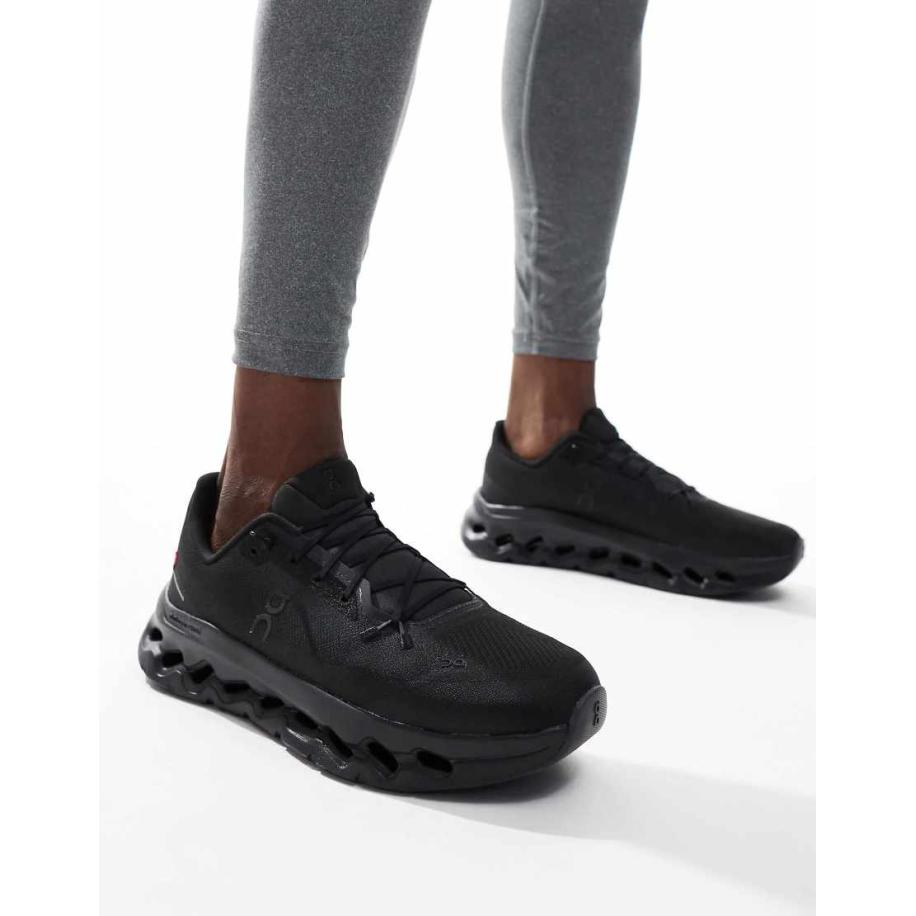 ON - Cloudtilt All Day - Sneakers in drievoudig zwart Zwart